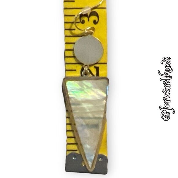 Beautiful Gold Tone Mother of Pearl Dangle Earrings - Picture 5 of 8